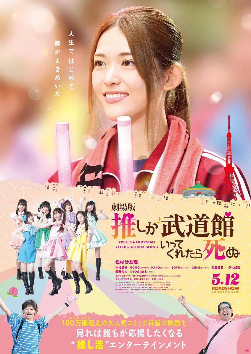 他疯狂的吸着她奶头作爱